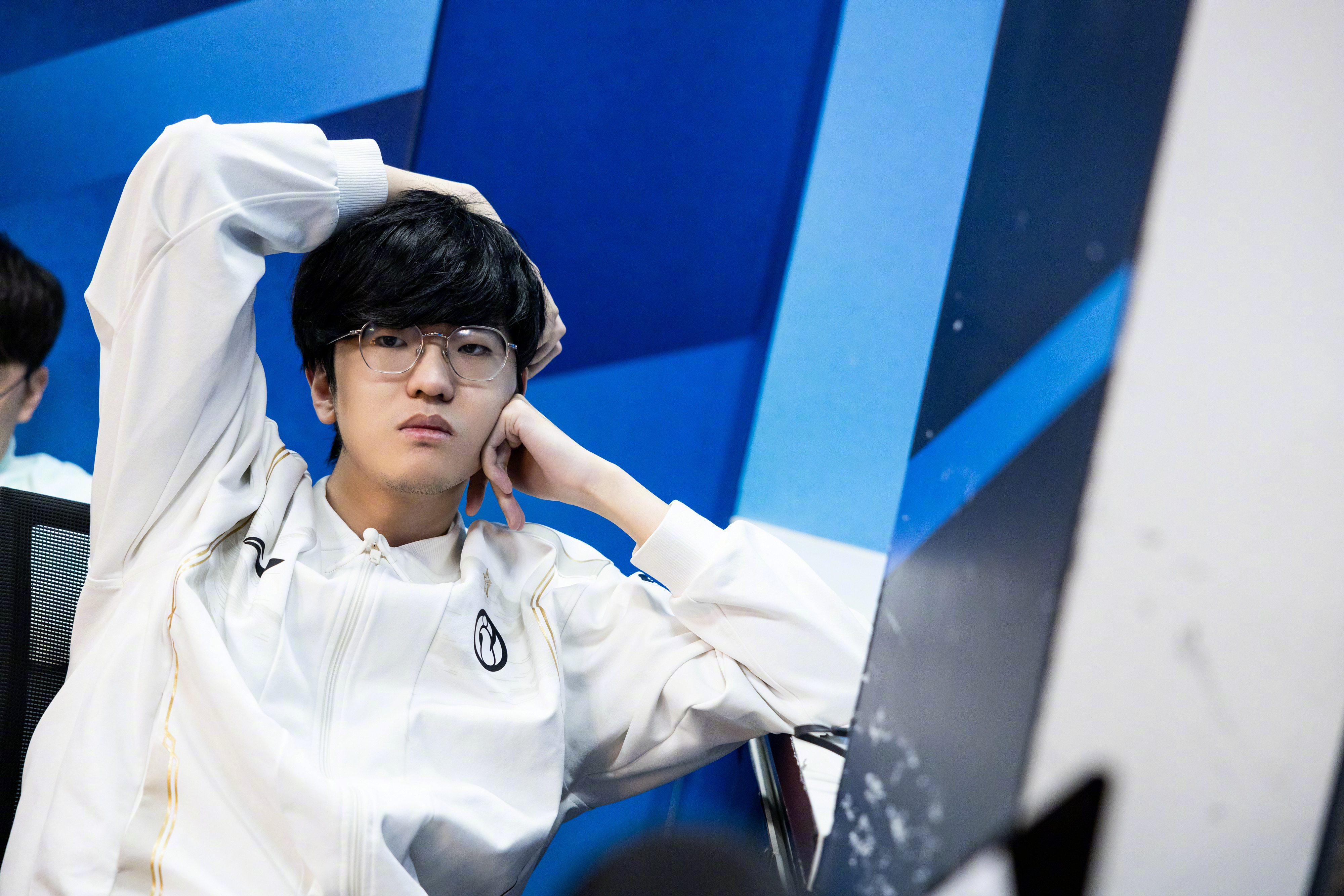 JackeyLove重返赛场，最后时刻胜出首场状态出色，巴黎圣日耳曼观众沸腾！