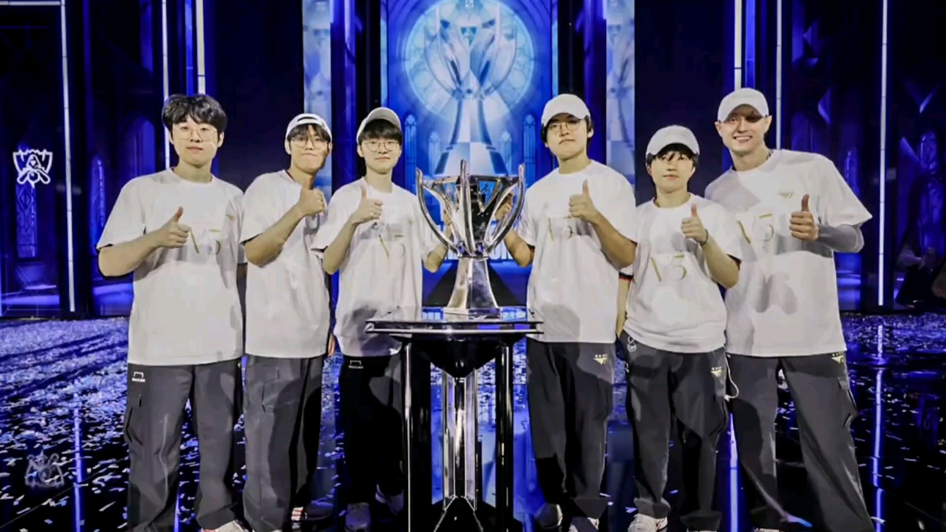 Faker迎来七赛季出色发挥，老鹰观众热烈欢呼！