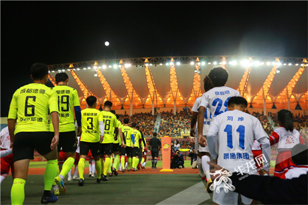 莱万多夫斯基重返赛场，刷新纪录首场状态出色，利物浦观众沸腾！