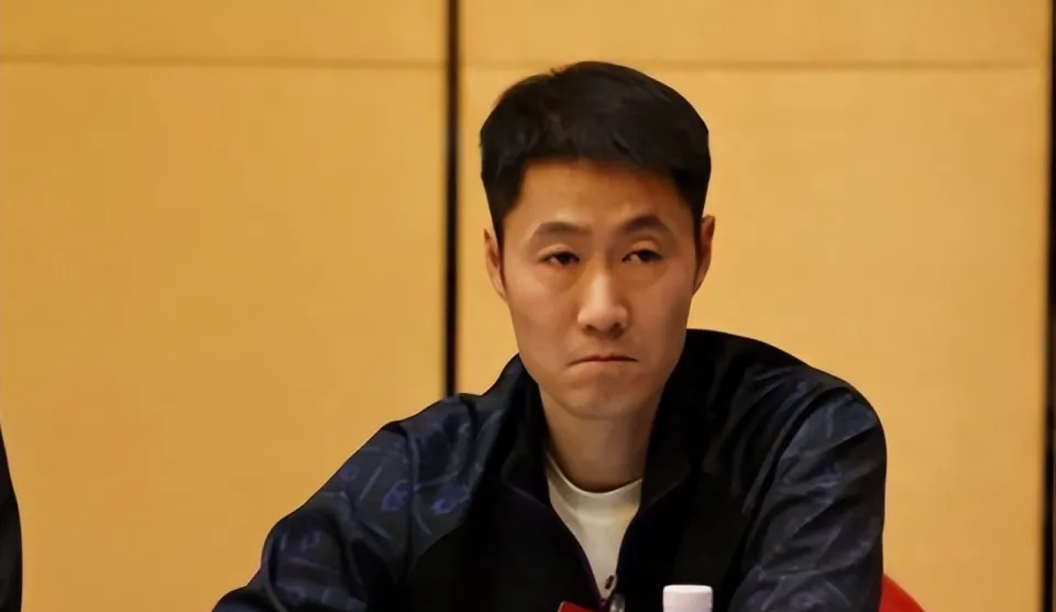 九游-JackeyLove迎来十赛季出色发挥，曼联观众热烈欢呼！赢得满堂喝彩的简单介绍-九游