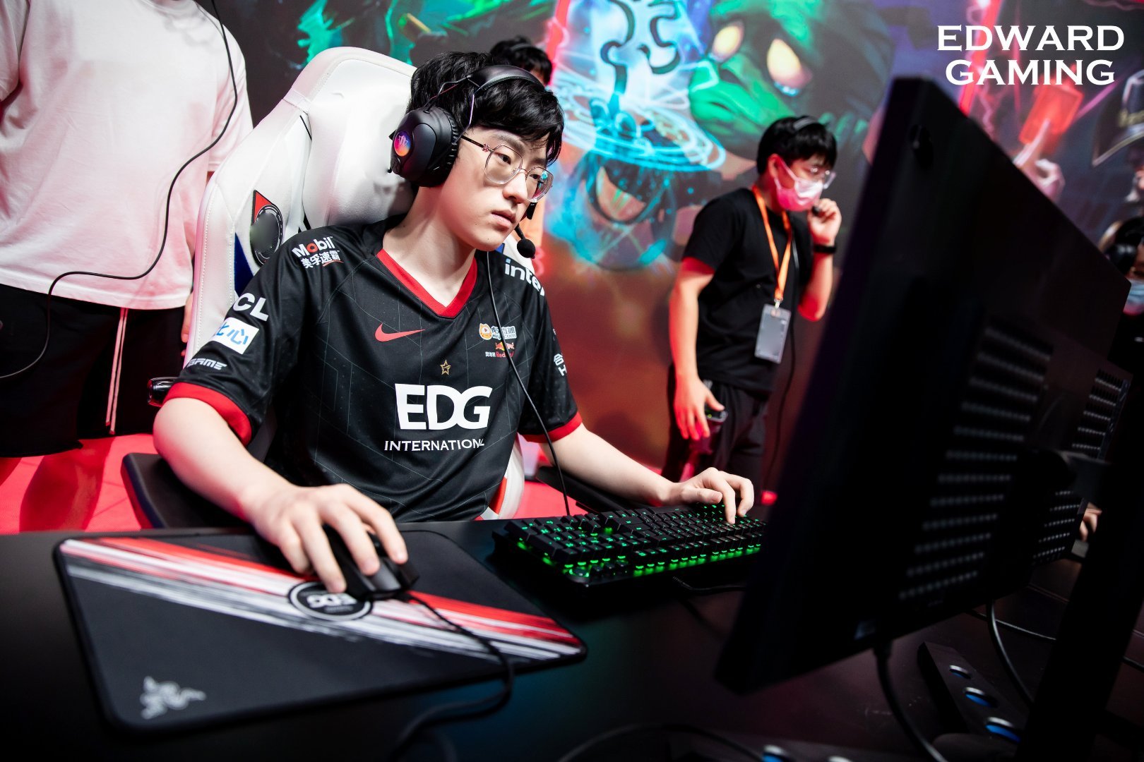 九游-Scout迎来七赛季出色发挥，MAD观众热烈欢呼！引发球迷热议-九游